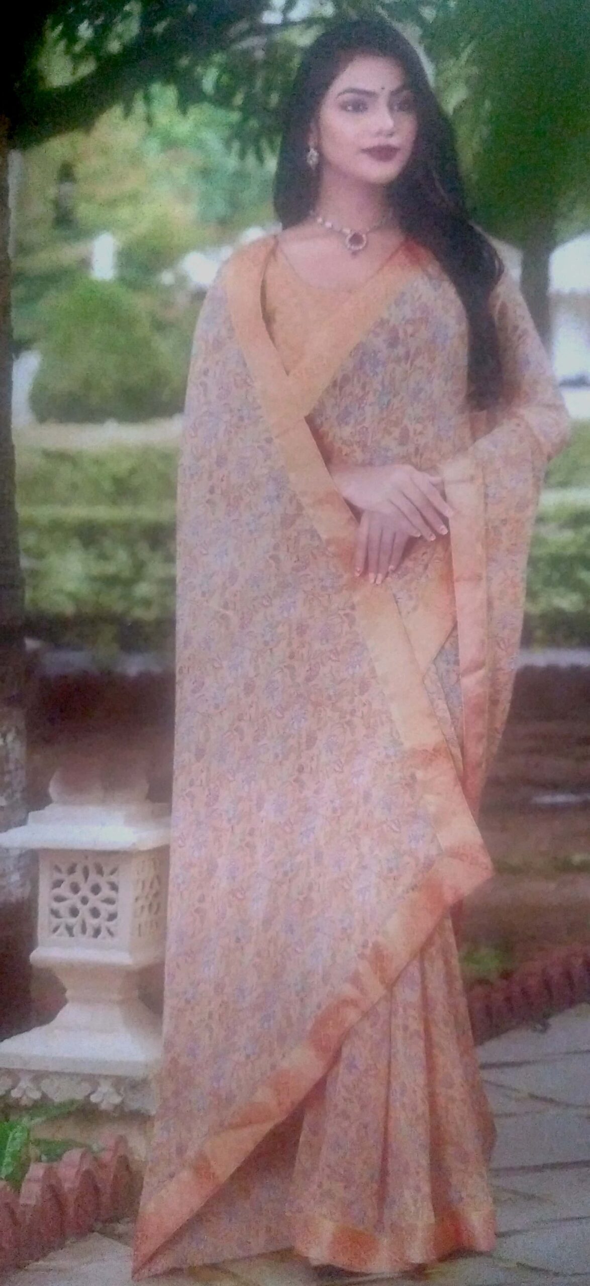 Garden Vareli Summer Roganza Viscose Brasso Floral Print Saree with Unstitched Blouse Piece - Image 4