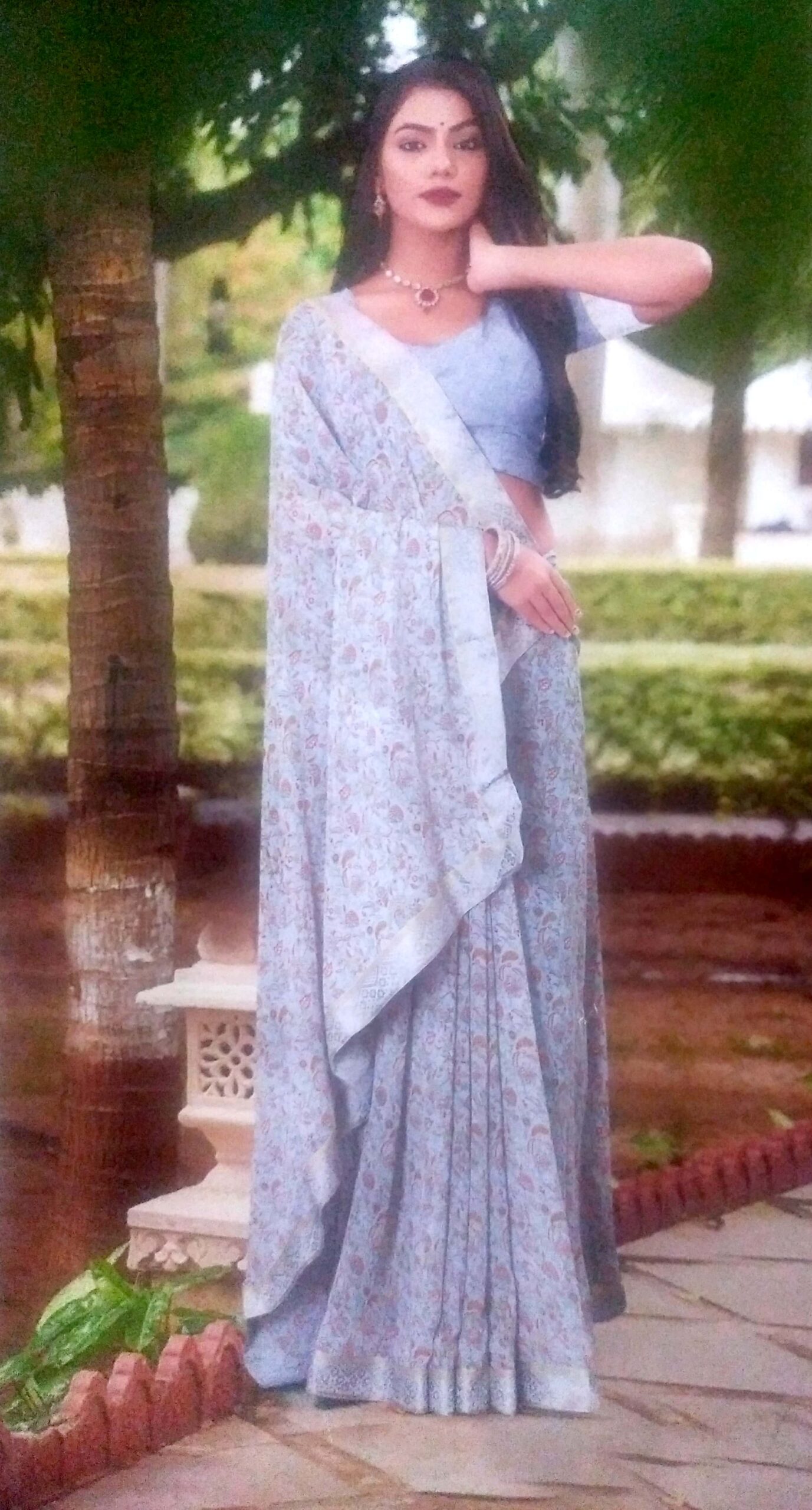 Garden Vareli Summer Roganza Viscose Brasso Floral Print Saree with Unstitched Blouse Piece - Image 5