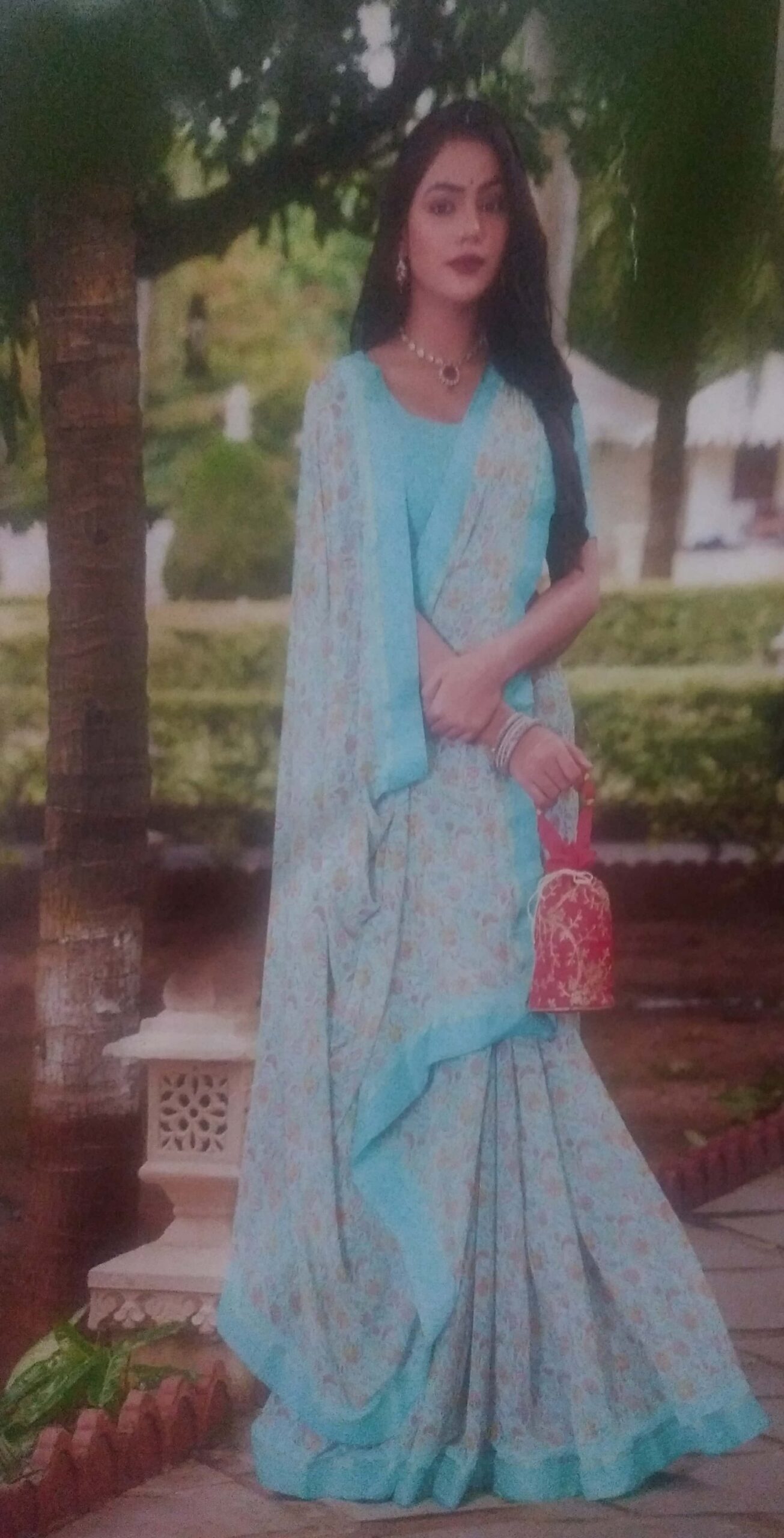 Garden Vareli Summer Roganza Viscose Brasso Floral Print Saree with Unstitched Blouse Piece - Image 6
